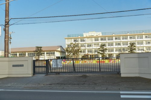 【小学校】平塚市立富士見小学校まで624ｍ