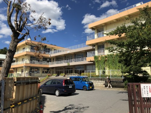 【小学校】土浦市立大岩田小学校まで547ｍ