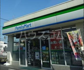 【コンビニエンスストア】ファミリーマート　六木四丁目店まで188ｍ