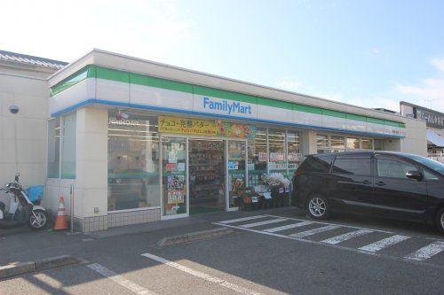 【コンビニエンスストア】ファミリーマート横須賀三春店まで301ｍ