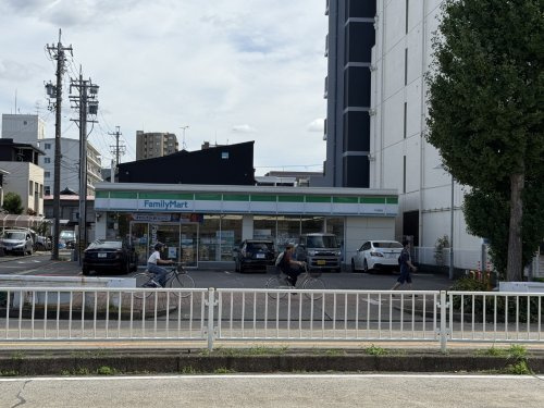【コンビニエンスストア】ファミリーマート　今池南店まで296ｍ