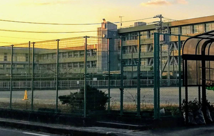 【小学校】蟹江町立新蟹江小学校まで675ｍ