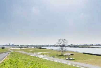【公園】江戸川河川敷緑地まで815ｍ