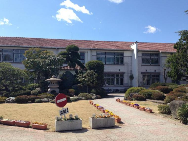 【小学校】鴻巣市立吹上小学校まで340ｍ