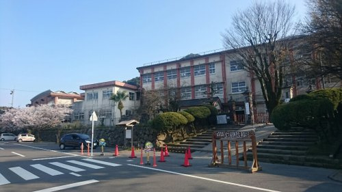 【小学校】姶良市立重富小学校まで950ｍ
