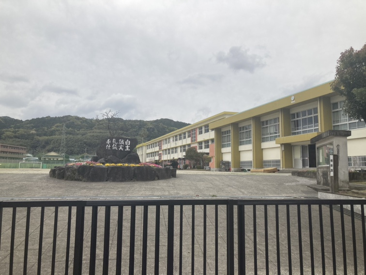 【中学校】指宿市立南指宿中学校まで1800ｍ