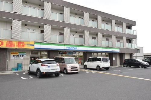 【コンビニエンスストア】ファミリーマート　春日部谷原二丁目店まで830ｍ