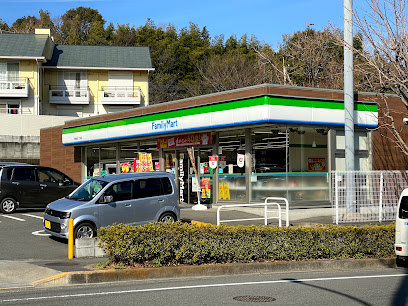 【コンビニエンスストア】ファミリーマート　多摩落合二丁目店まで645ｍ
