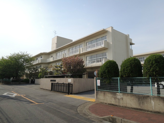 【小学校】行田市立桜ヶ丘小学校まで790ｍ
