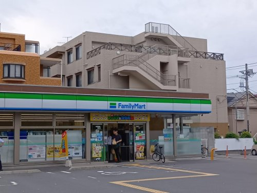 【コンビニエンスストア】ファミリーマート　さいたま鈴谷四丁目店まで400ｍ