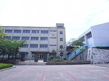 【中学校】神戸市立高倉中学校まで701ｍ