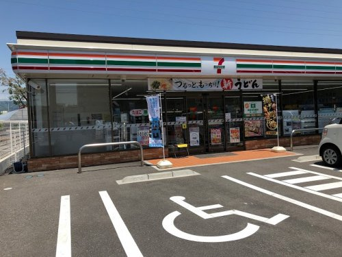 【コンビニエンスストア】セブンイレブン　高知鴨部1丁目店まで394ｍ