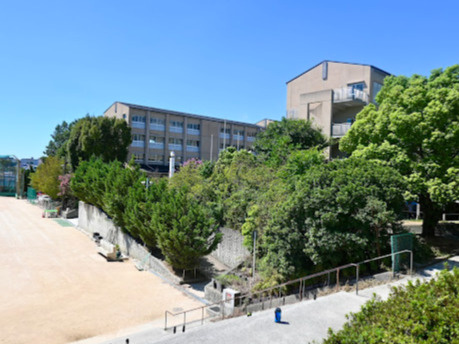 【中学校】西宮市立上ケ原中学校まで864ｍ