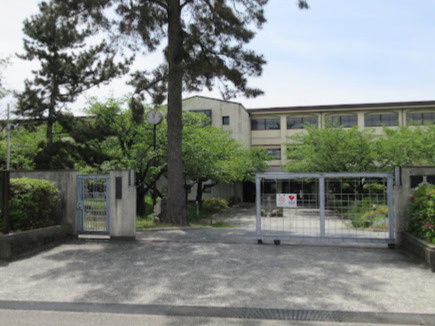 【中学校】西宮市立甲陵中学校まで710ｍ