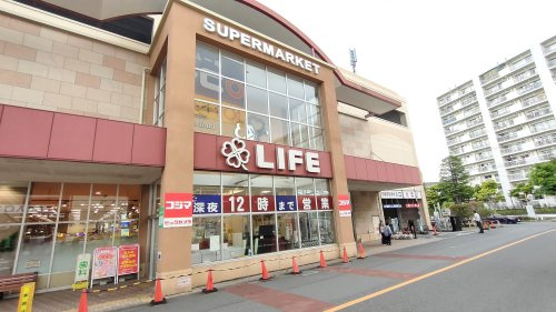 【スーパー】ライフ　江北駅前店まで382ｍ