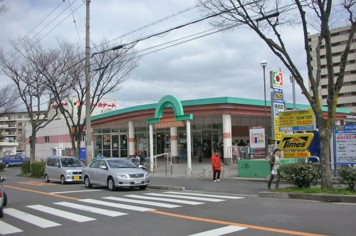 【スーパー】デイリーカナート鶴山台店まで670ｍ