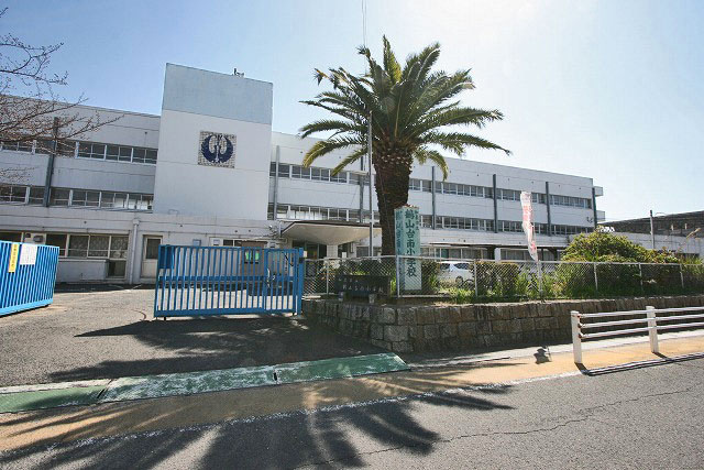 【小学校】和泉市立鶴山台南小学校まで180ｍ