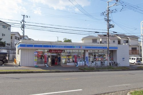 【コンビニエンスストア】ローソン鶴山台店まで840ｍ