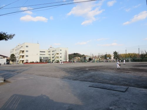 【中学校】横浜市立鴨居中学校まで1900ｍ