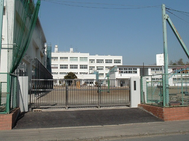 【小学校】横浜市立竹山小学校まで700ｍ