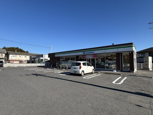 【コンビニエンスストア】ファミリーマート　甲西日枝店まで700ｍ