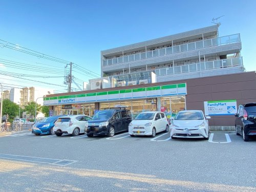【コンビニエンスストア】ファミリーマート　南住吉店まで72ｍ