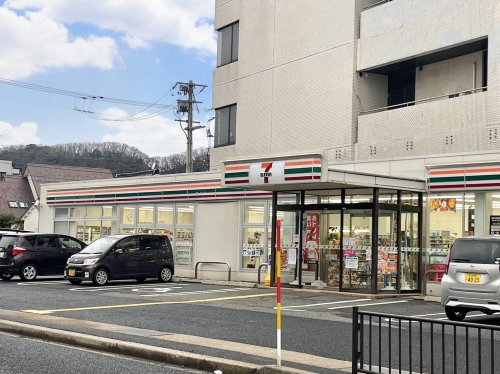 【コンビニエンスストア】セブンイレブン　鳥取湯所町店まで139ｍ