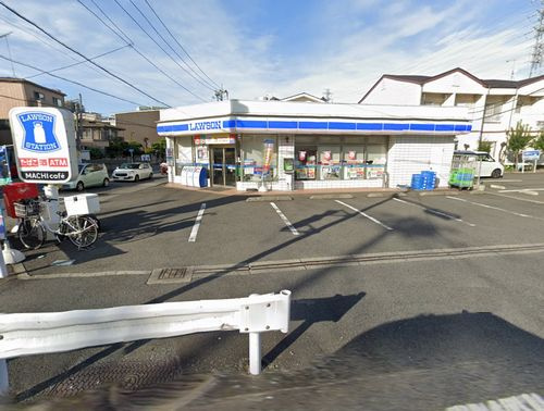【コンビニエンスストア】ローソン伊勢原千津店まで587ｍ