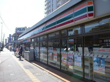 【コンビニエンスストア】セブンイレブン　足立梅島1丁目店まで407ｍ