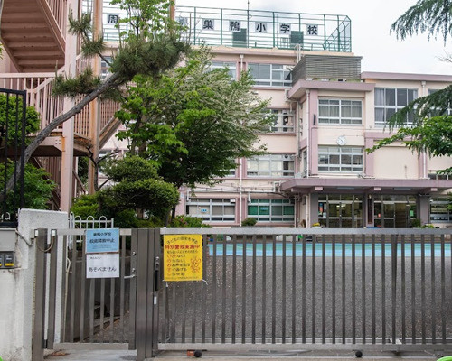 【小学校】豊島区立巣鴨小学校まで456ｍ