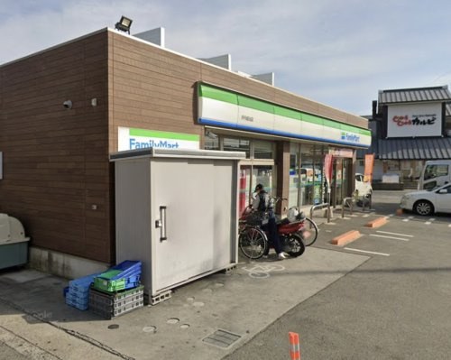 【コンビニエンスストア】ファミリーマート　伊丹堀池店まで138ｍ
