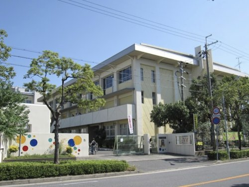 【小学校】伊丹市立摂陽小学校まで400ｍ