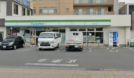【コンビニエンスストア】ファミリーマート　日進駅北口店まで295ｍ