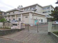 【小学校】横浜市立　上矢部小学校まで1050ｍ