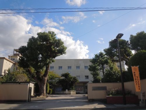 【小学校】三津浜小学校まで675ｍ