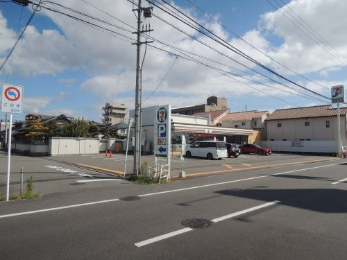 【コンビニエンスストア】セブン-イレブン　松山三津浜港前店まで1051ｍ