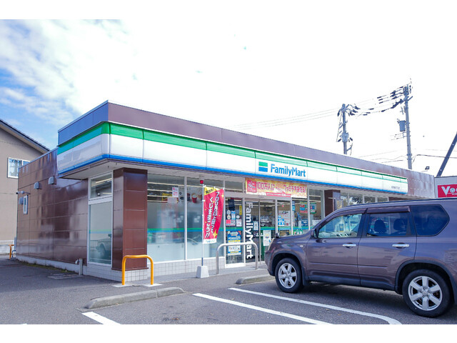 【コンビニエンスストア】ファミリーマート　金沢増泉三丁目店まで172ｍ
