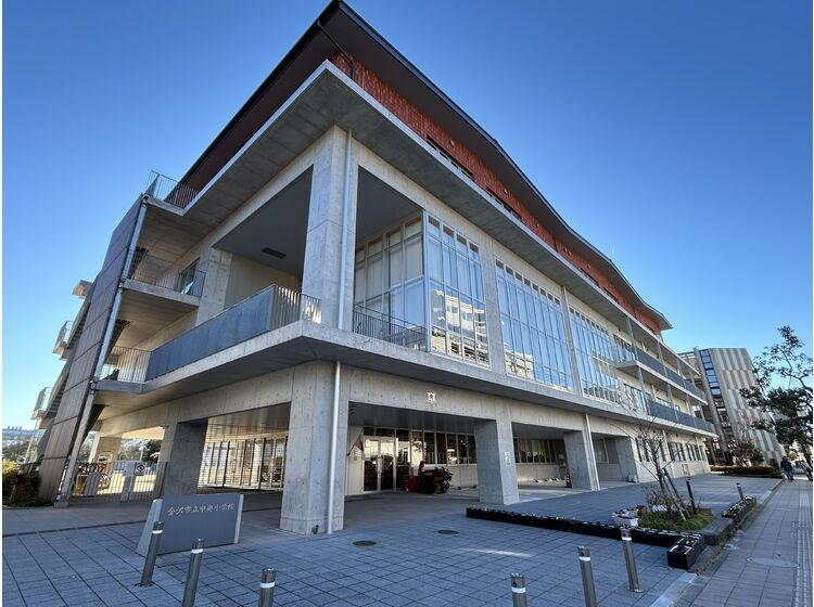 【小学校】中央小学校まで584ｍ