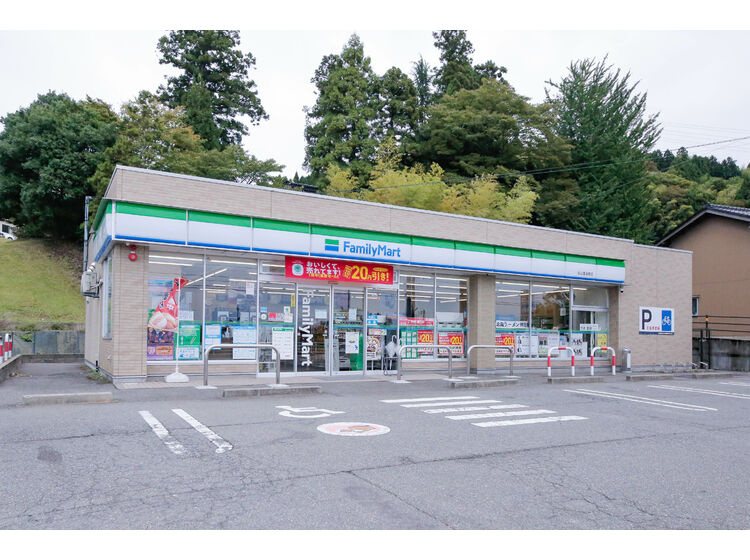 【コンビニエンスストア】ファミリーマート　白山曽谷町店まで1174ｍ
