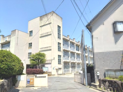 【中学校】堺市立東百舌鳥中学校まで926ｍ