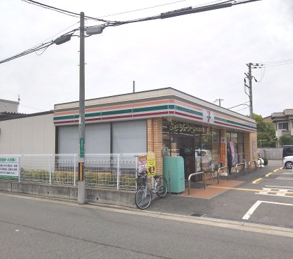 【コンビニエンスストア】セブンイレブン　堺出雲大社前店まで879ｍ