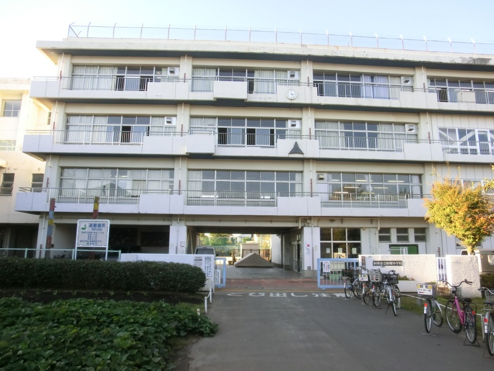 【小学校】新座市立新堀小学校まで632ｍ