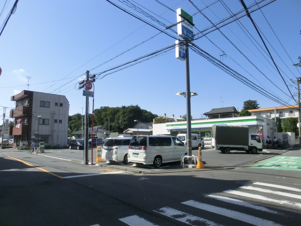 【コンビニエンスストア】ファミリーマート東久留米金山町店まで874ｍ