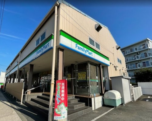 【コンビニエンスストア】ファミリーマート　厚木岡田団地店まで272ｍ