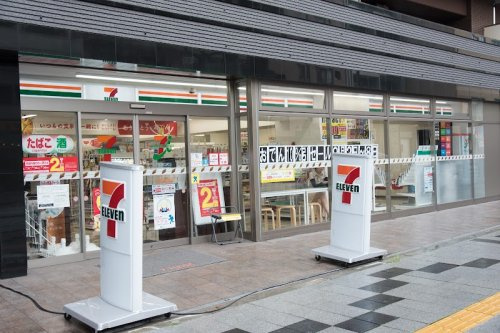【コンビニエンスストア】セブンイレブン　八王子八日町5丁目店まで145ｍ