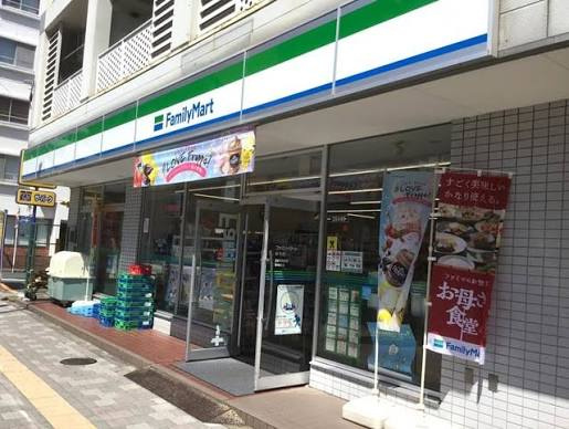 【コンビニエンスストア】ファミリーマート　谷中店まで152ｍ