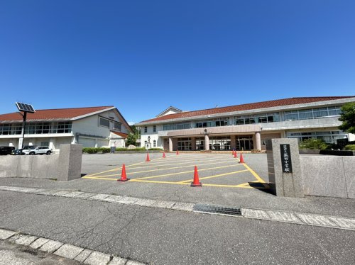 【小学校】英田小学校まで1549ｍ