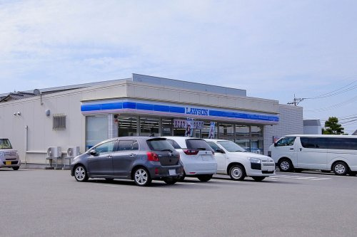 【コンビニエンスストア】ローソン　本津幡店まで828ｍ