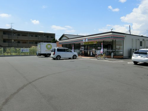 【コンビニエンスストア】セブンイレブン坂戸伊豆の山店まで902ｍ
