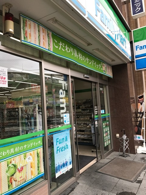 【コンビニエンスストア】ファミリーマート　久米川駅北口店まで425ｍ
